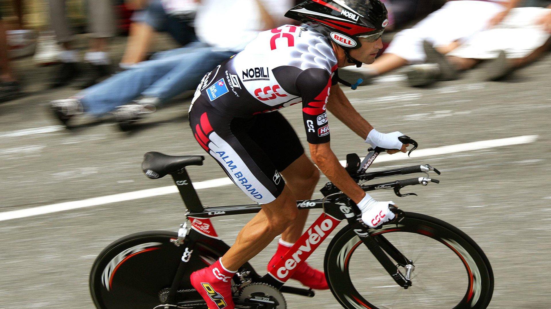 波尔图官方宣布卢克·德容加盟 荷兰锋霸登陆巨龙球场开启新征程