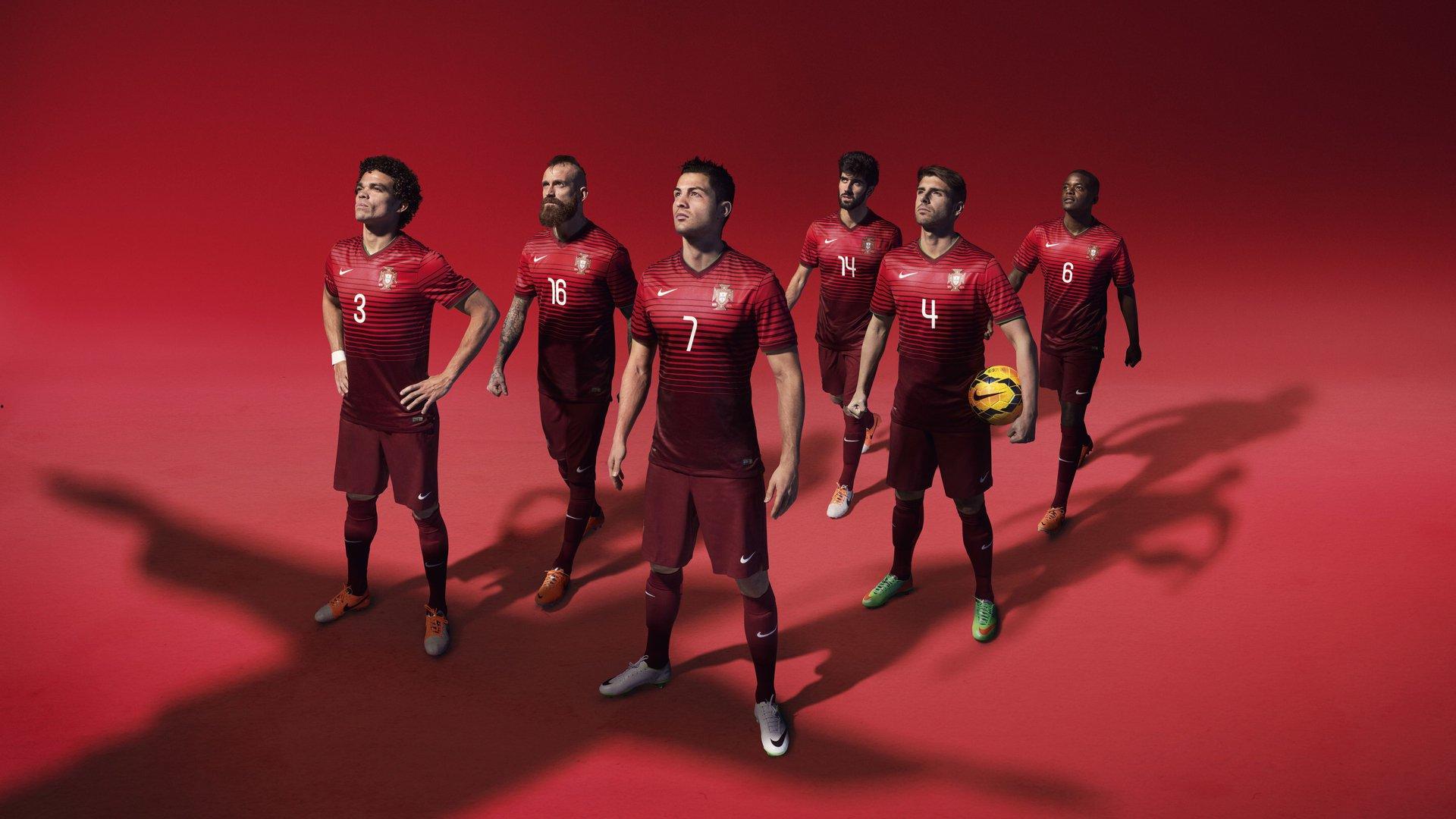 谁才是大哥？莱万斩获世界足球先生，感言直指足坛权杖更迭