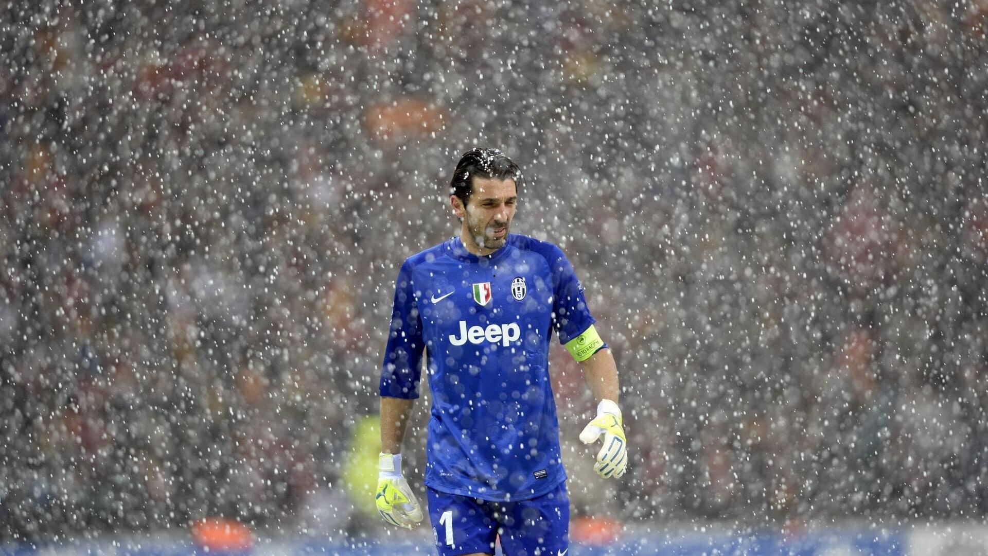 哈维痛批巴萨防守漏洞，强调欧联杯夺冠决心，重建之路漫漫