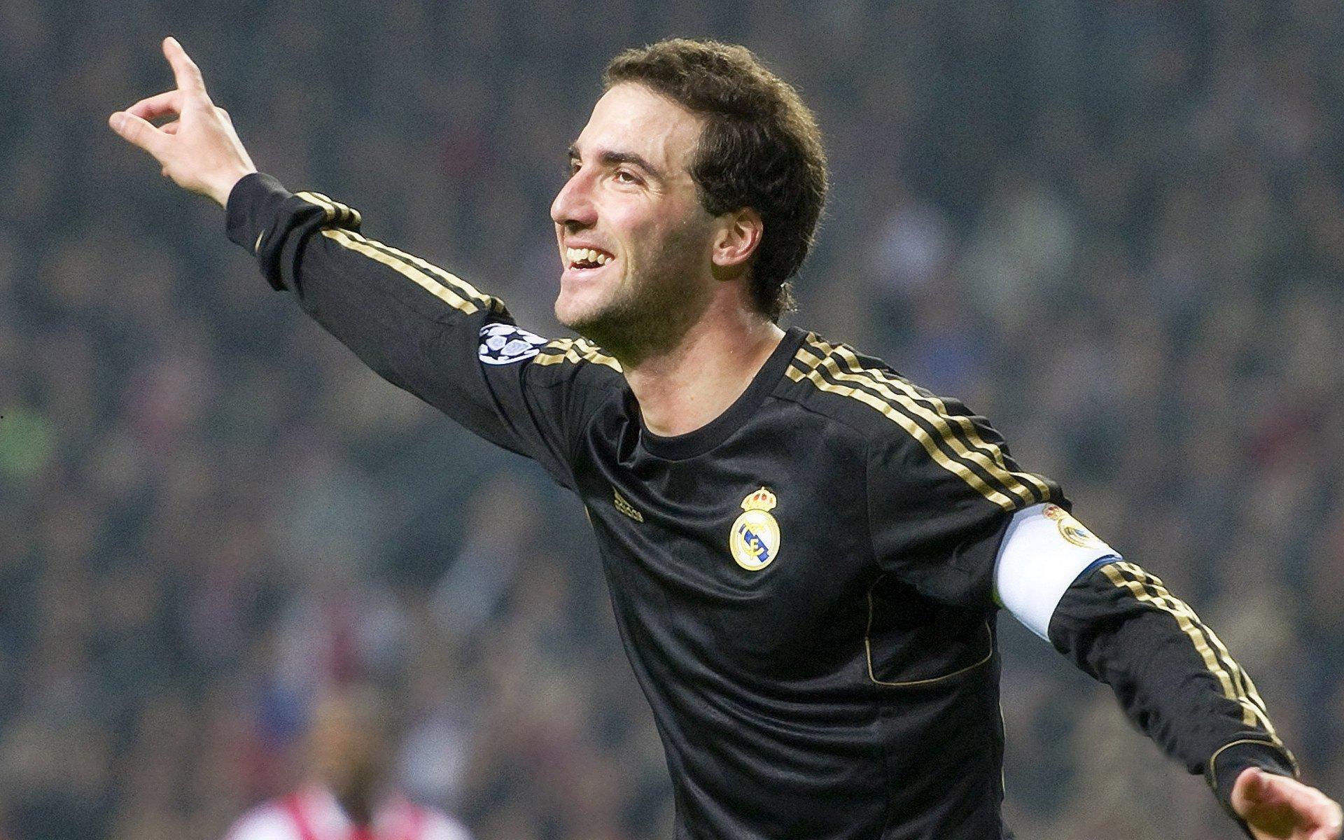 国家队队长跻身亚洲前十创历史，泰国足坛聚焦2022亚洲金球奖角逐